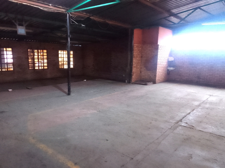 To Let commercial Property for Rent in Oos Einde North West